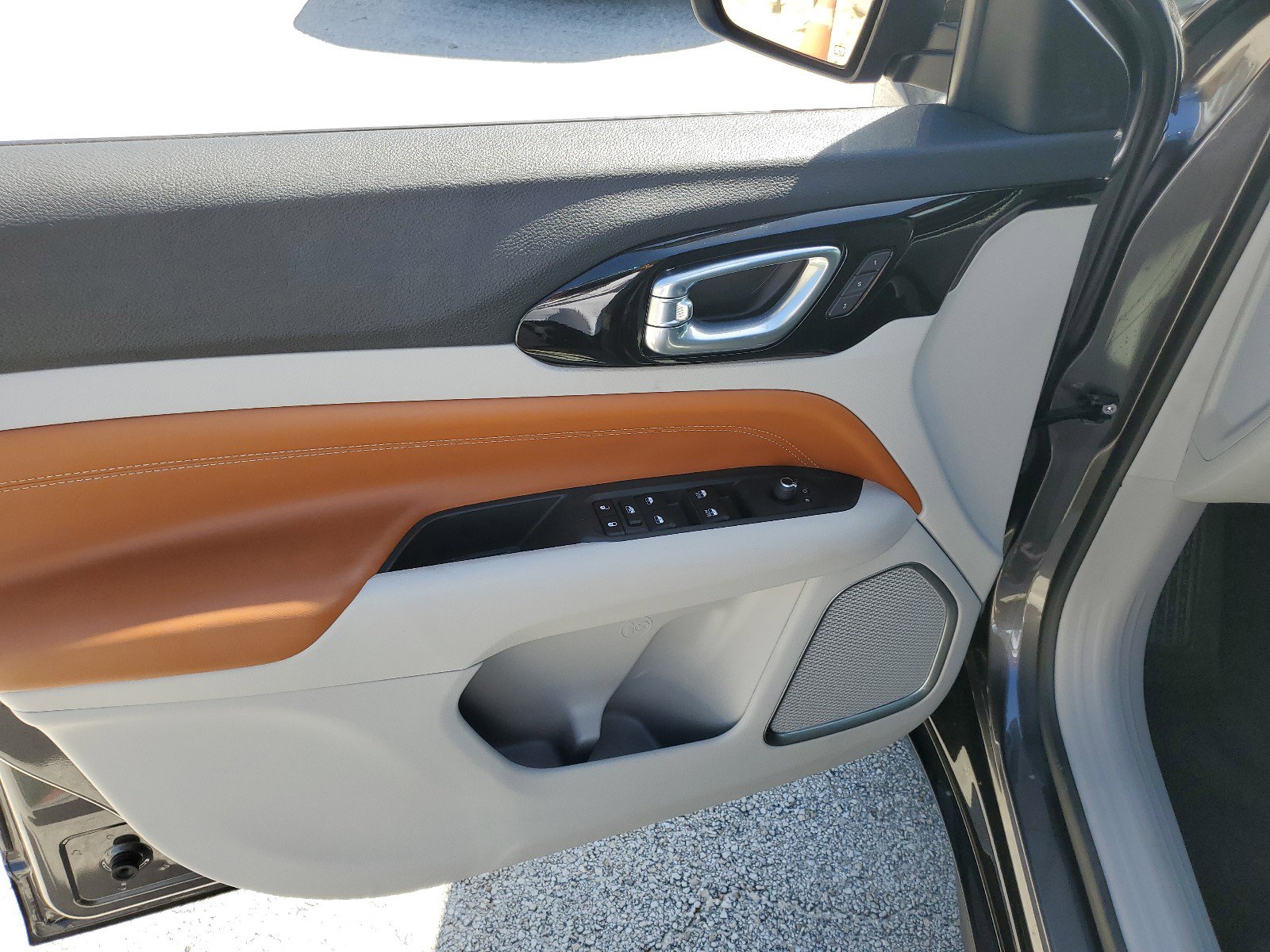 Used 2023 Jeep Compass Limited w/ Elite Group image 17