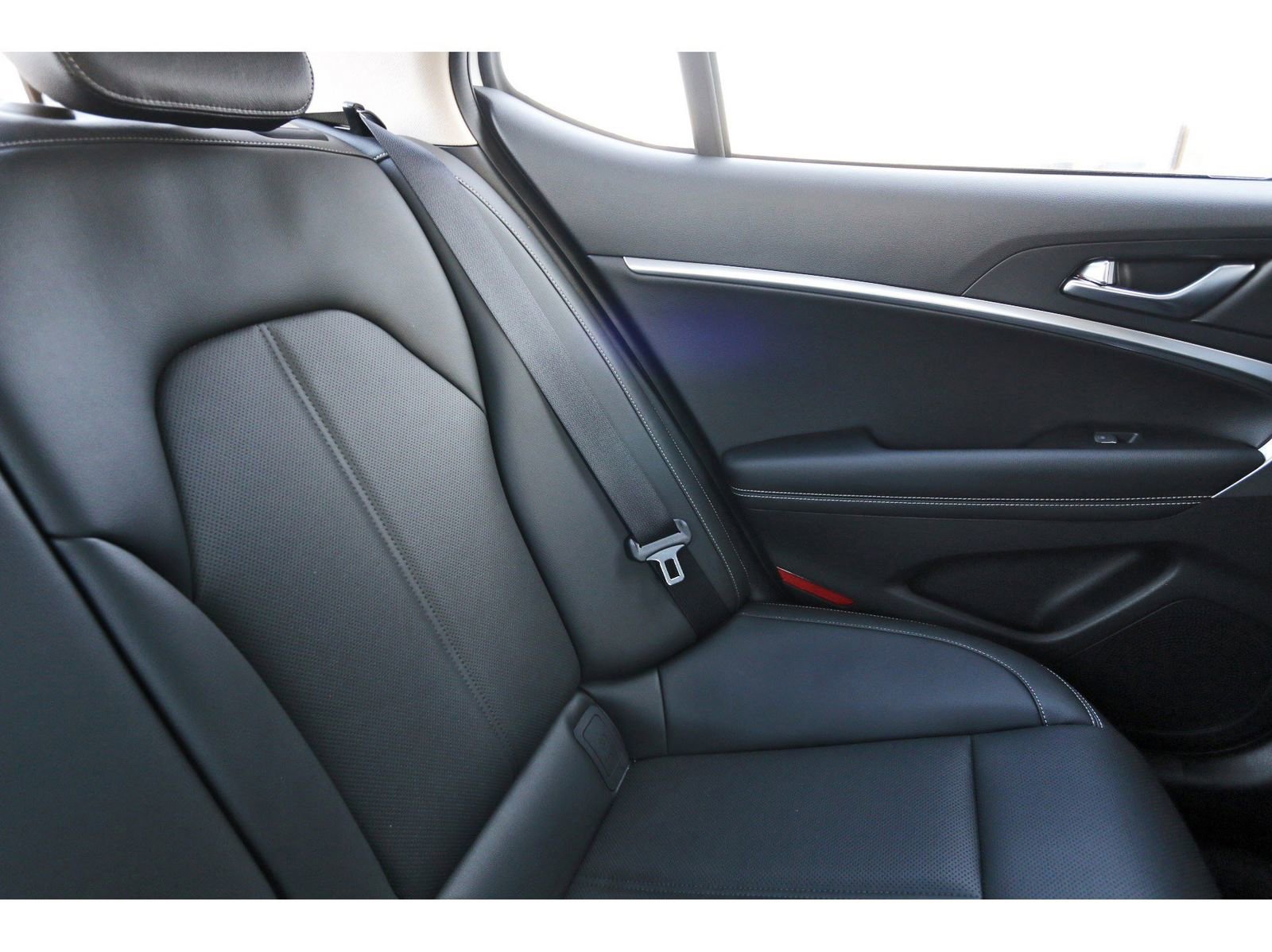 Used 2026 Genesis G70 2.5T RWD image 14