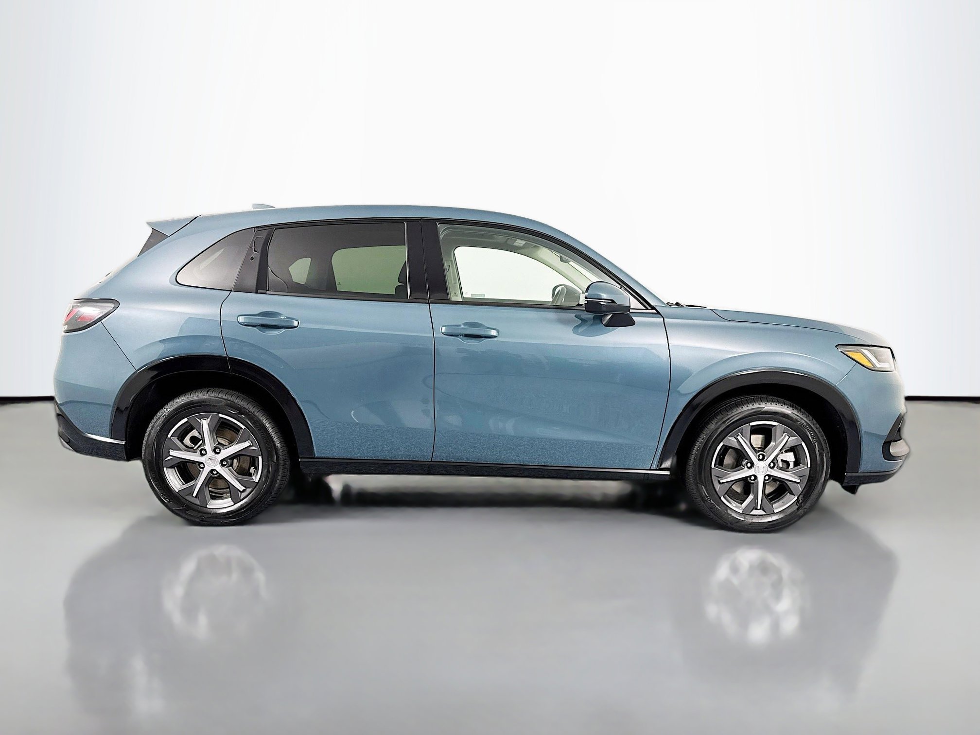 Certified 2024 Honda HR-V EX-L image 4