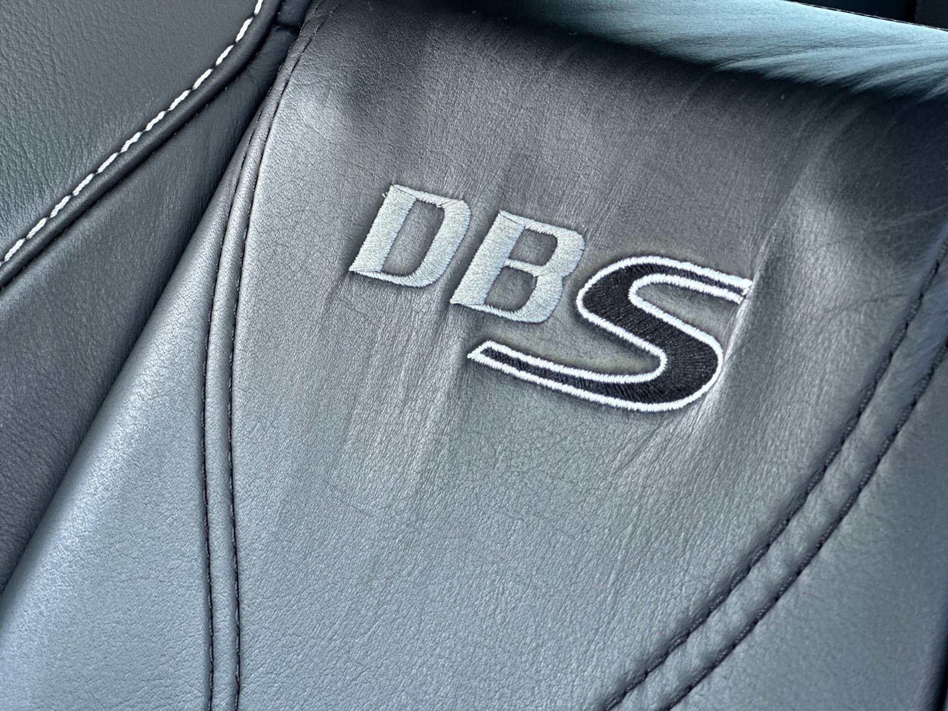 Used 2011 Aston Martin DBS Carbon Black image 5