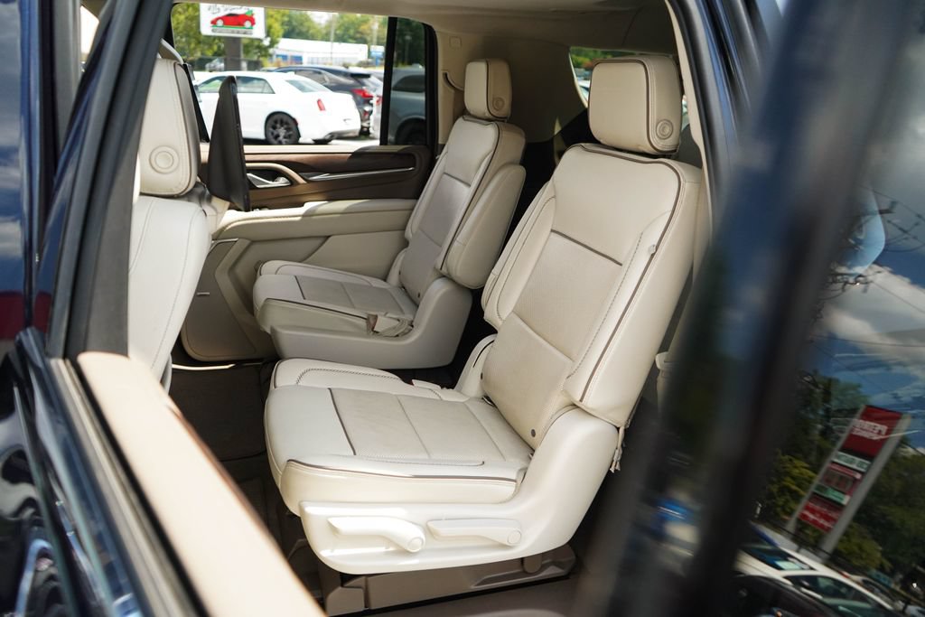 Used 2021 GMC Yukon XL Denali w/ Denali Premium Package AWD/4WD image 8