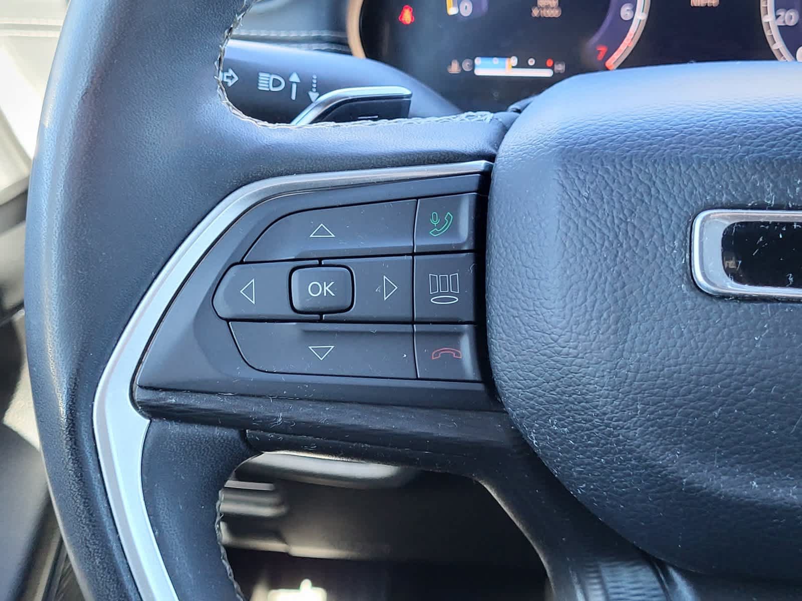 Used 2024 Jeep Grand Cherokee Altitude AWD/4WD image 16