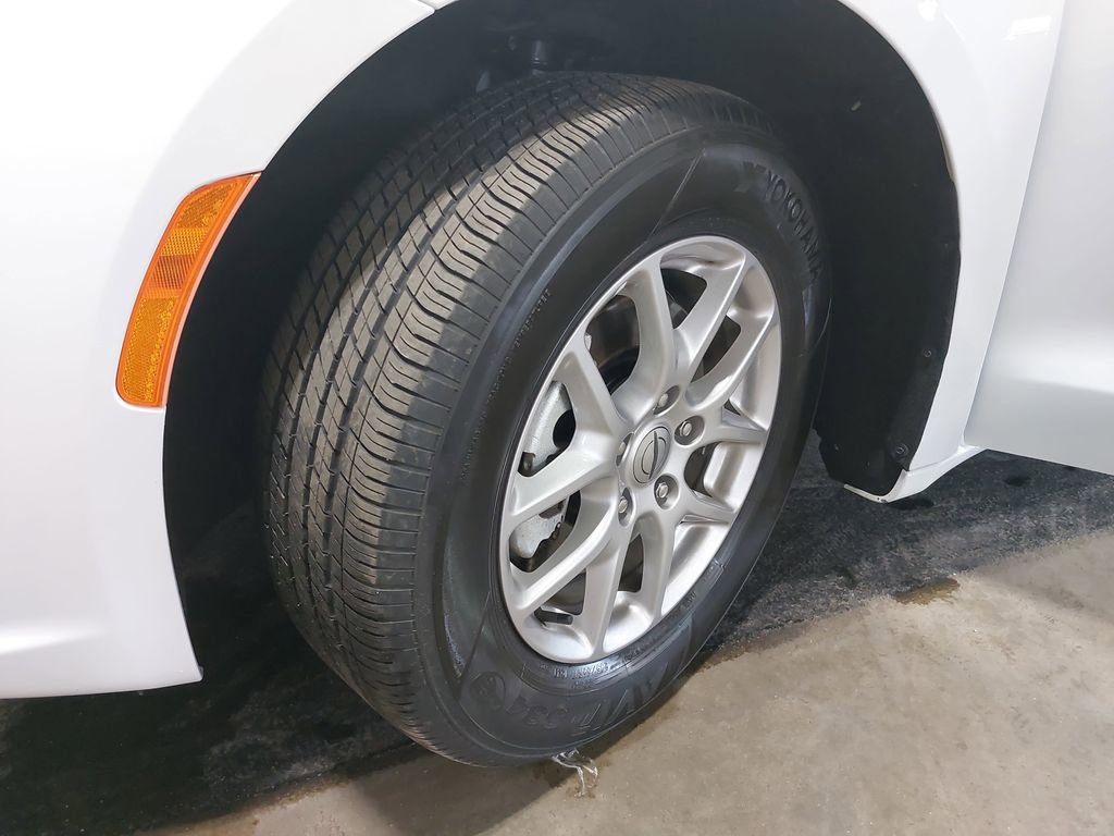 Used 2024 Chrysler Pacifica Touring-L FWD image 31