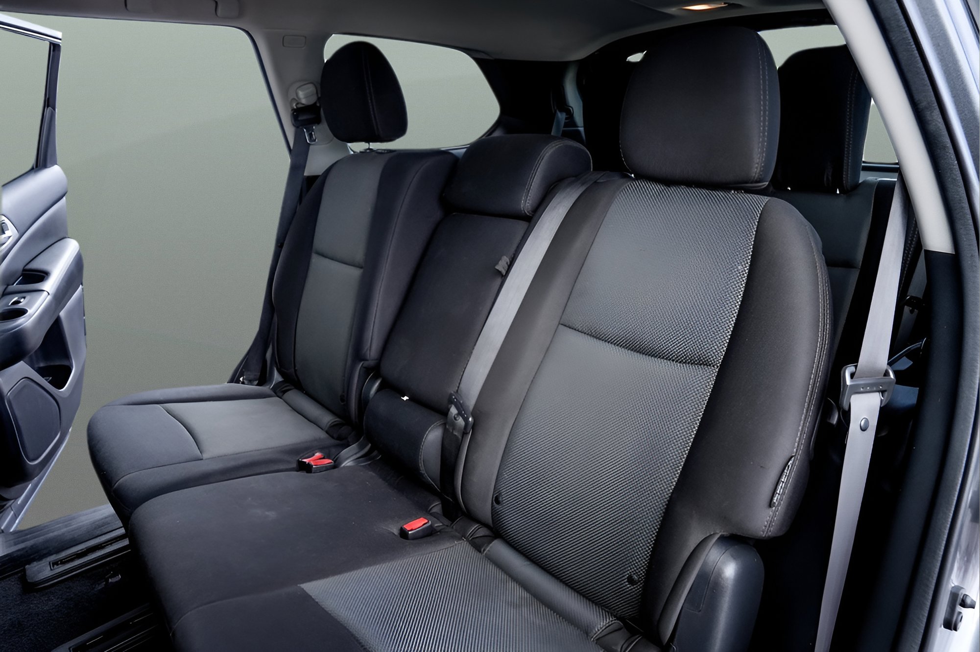 Used 2019 Nissan Pathfinder SV image 12