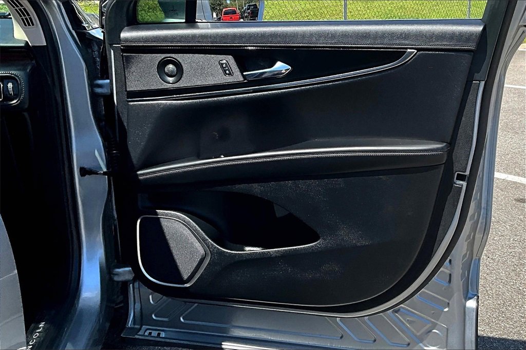 Used 2022 Lincoln Nautilus Reserve image 25