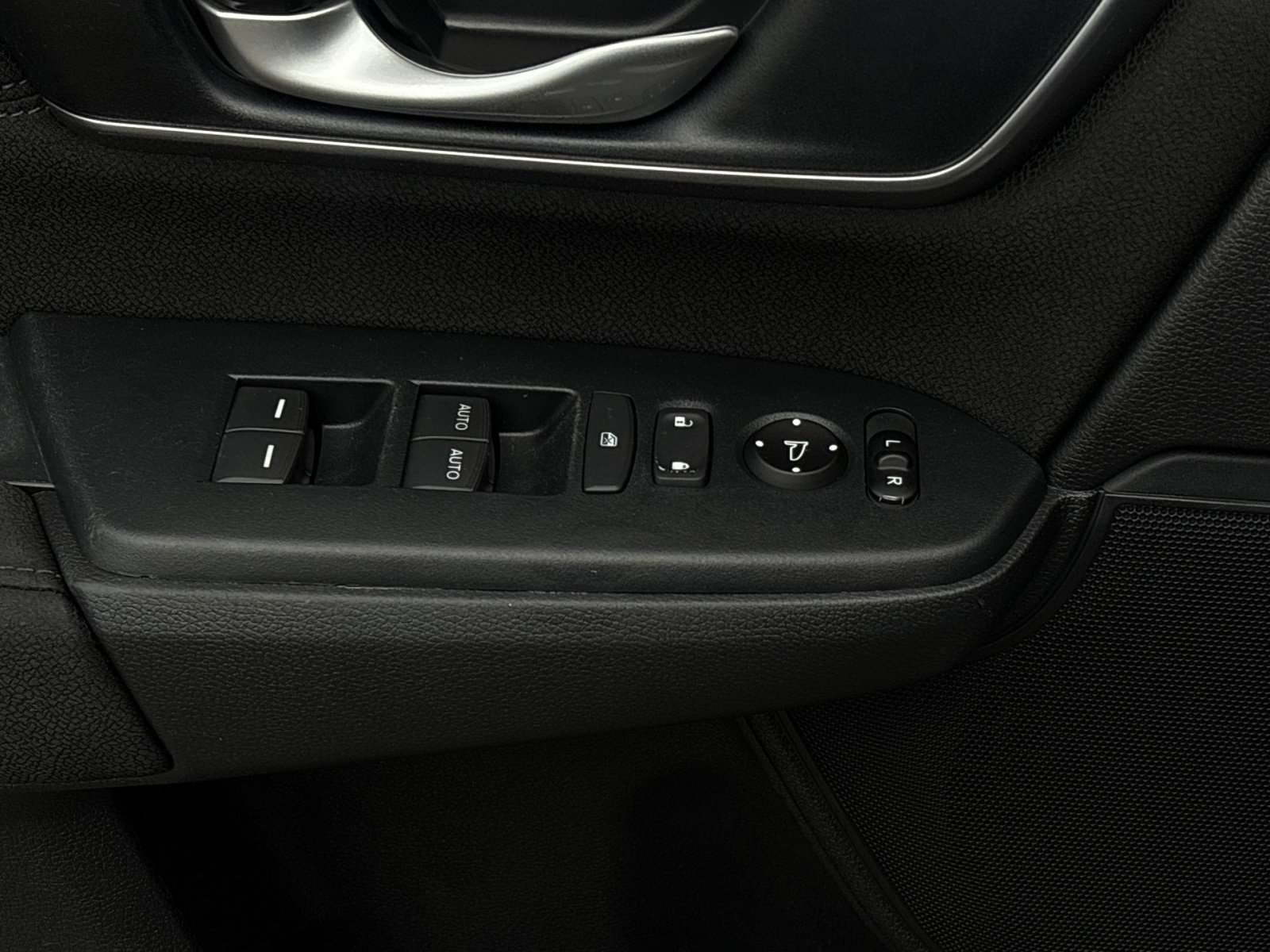 Used 2018 Honda CR-V EX image 13