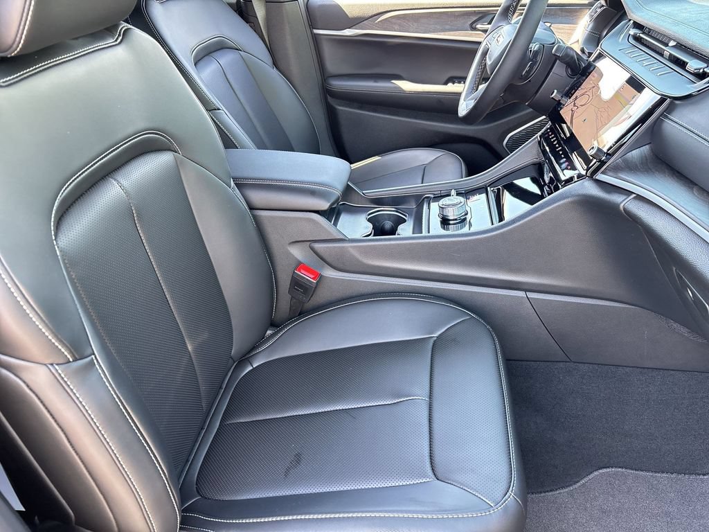 New 2026 Jeep Grand Cherokee L Limited w/ Luxury Tech Group II AWD/4WD image 34