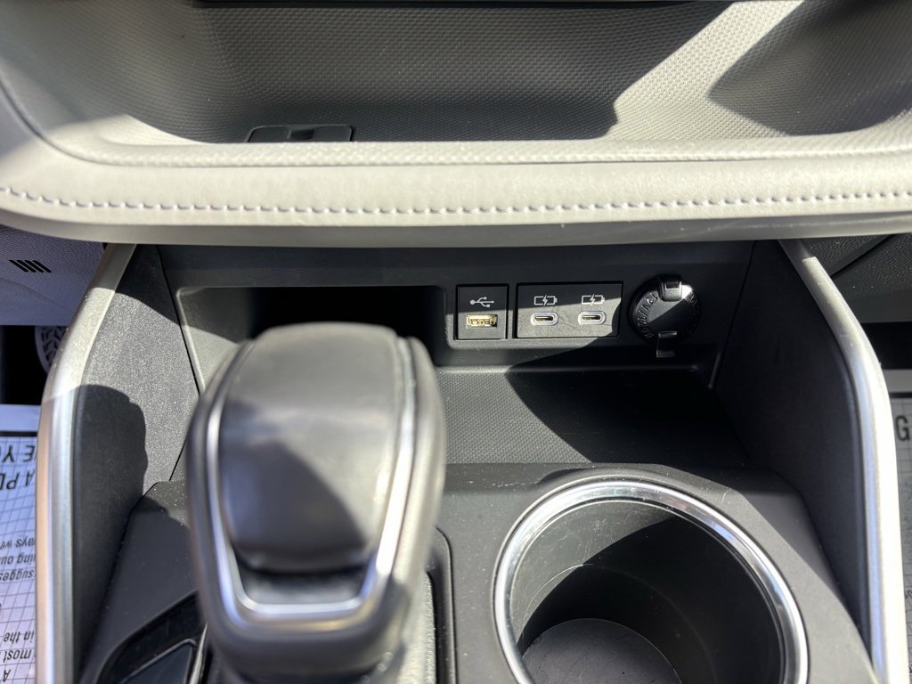 Used 2022 Toyota Highlander XLE image 16