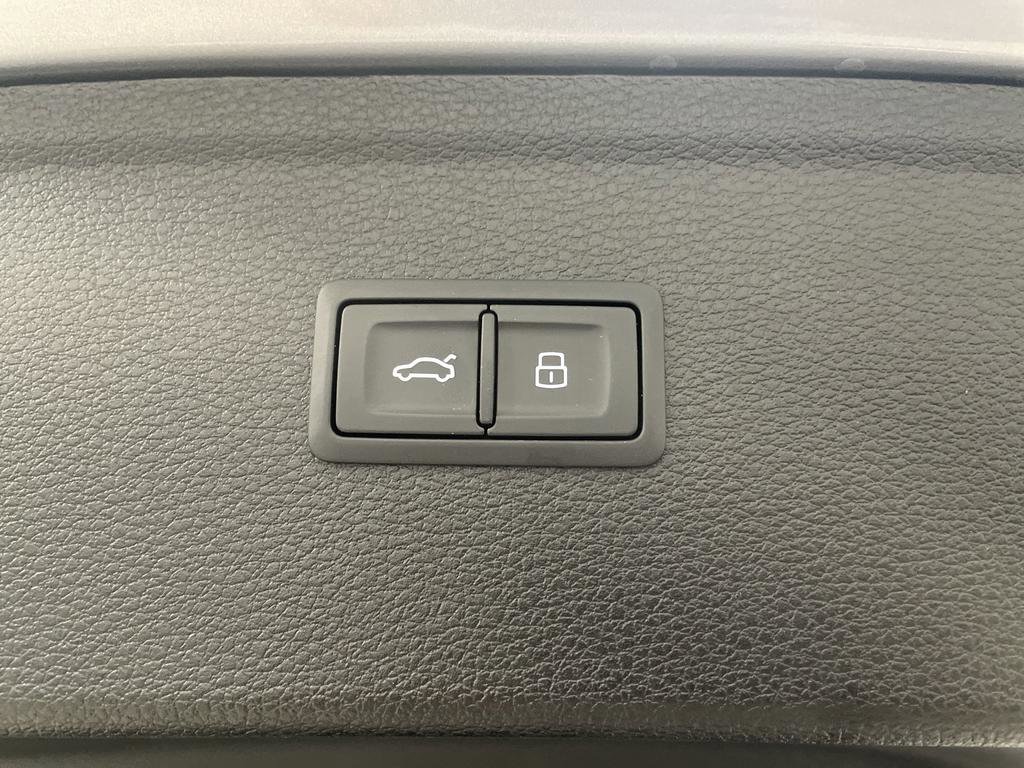 Used 2024 Audi Q5 e Premium Plus w/ Premium Plus Package image 16