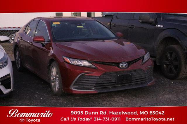 Certified 2022 Toyota Camry LE image 1