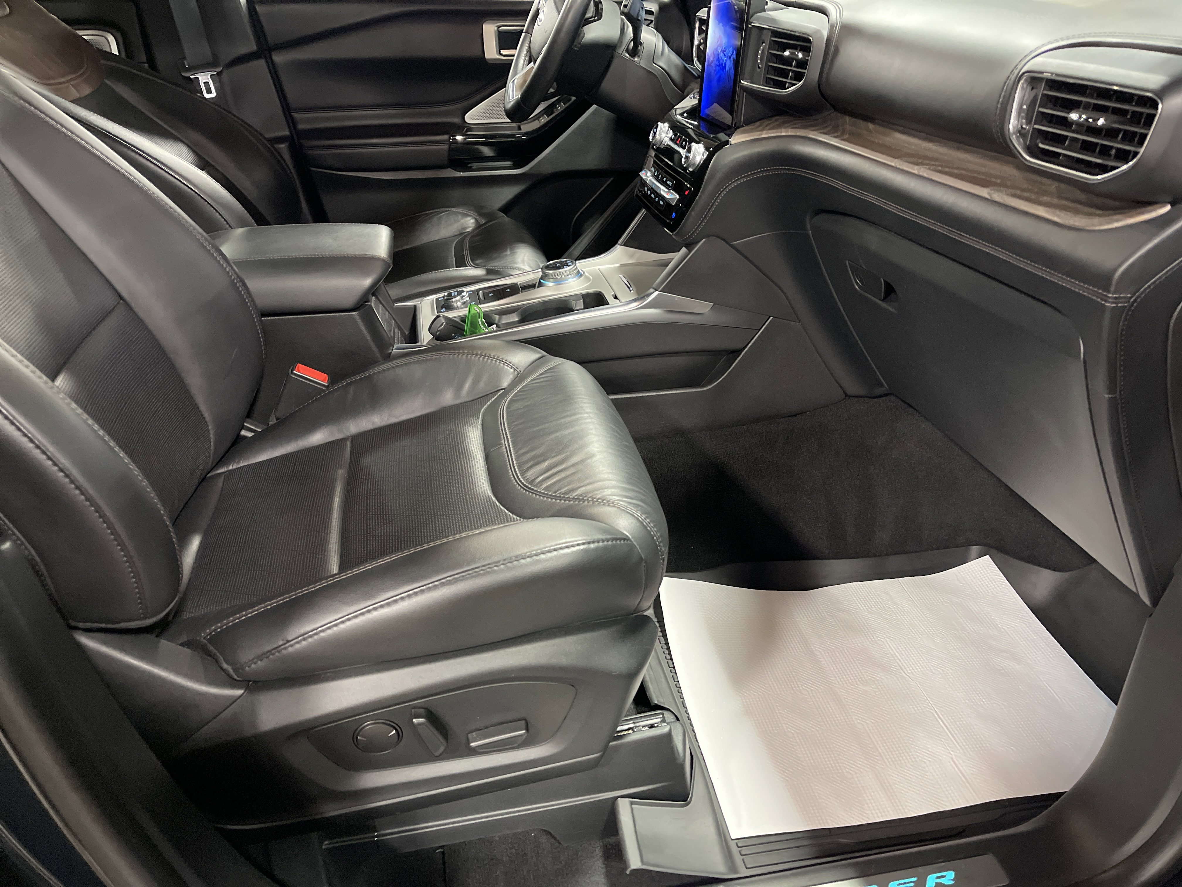 Used 2022 Ford Explorer Platinum w/ Equipment Group 601A image 15