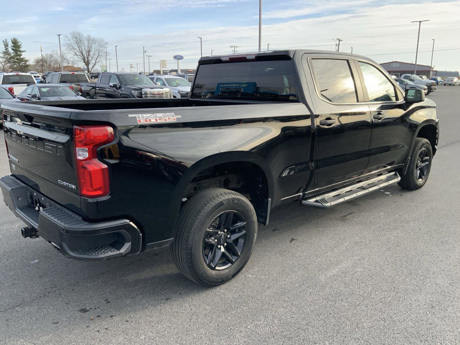 Used 2019 Chevrolet Silverado 1500 Custom Trail Boss w/ Custom Convenience Package image 9