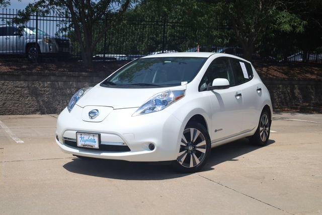 Used 2015 Nissan Leaf SL w/ Premium Package FWD image 2