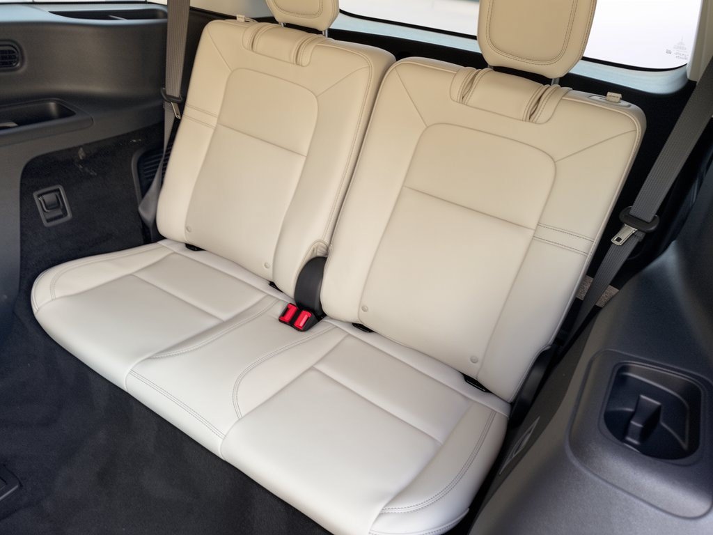 Used 2025 Lincoln Aviator 2WD image 32
