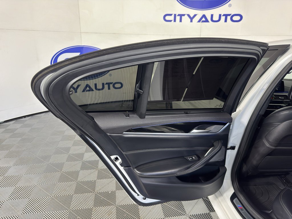 Used 2020 BMW M550i xDrive w/ Executive Package image 29
