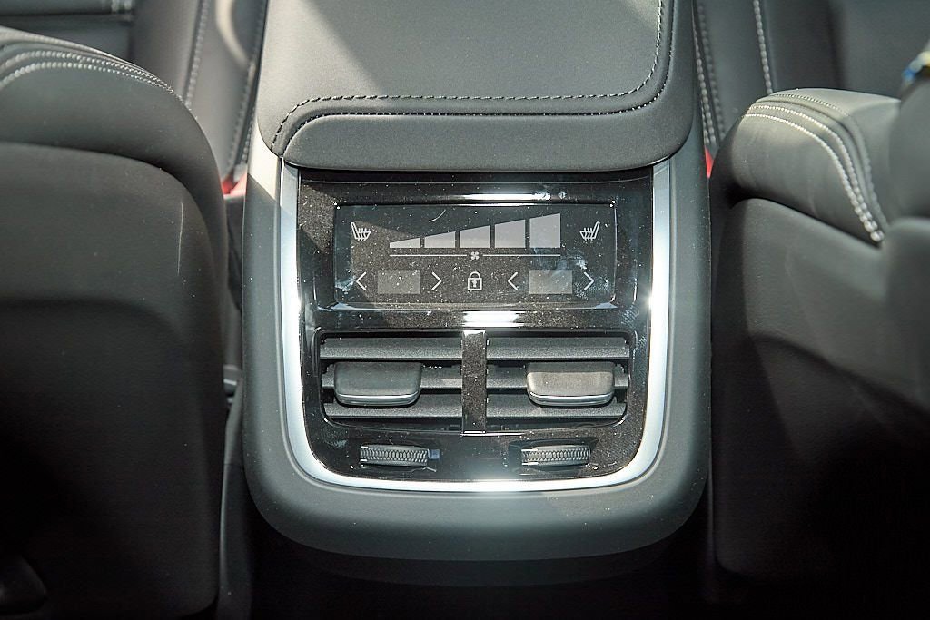 New 2026 Volvo XC60 B5 Ultra w/ Climate Package image 22