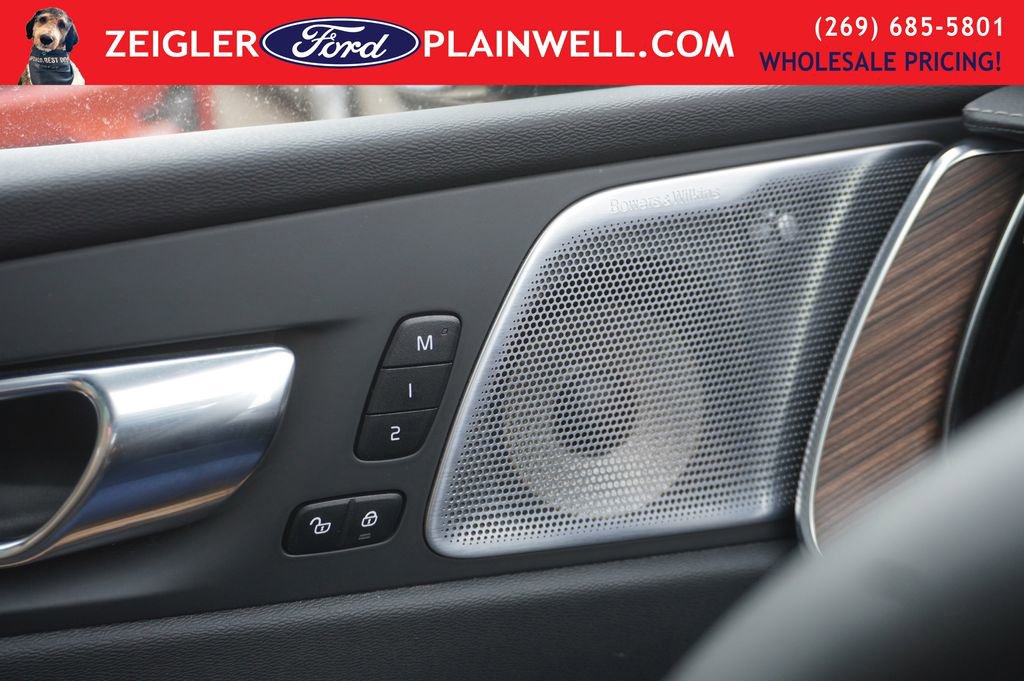 Used 2023 Volvo XC60 B5 Ultimate image 32