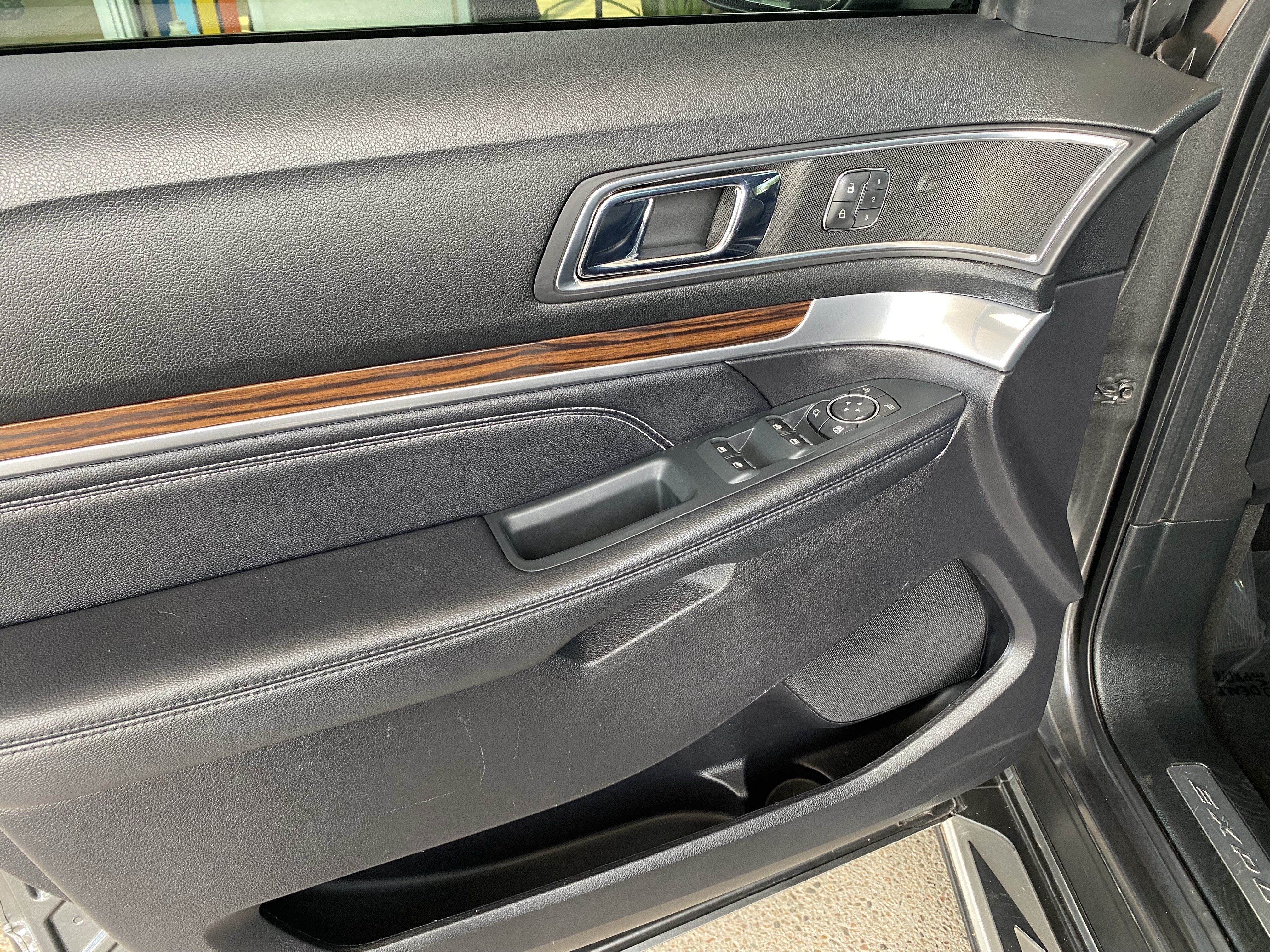 Used 2019 Ford Explorer Limited w/ Ford Safe & Smart Package AWD/4WD image 12