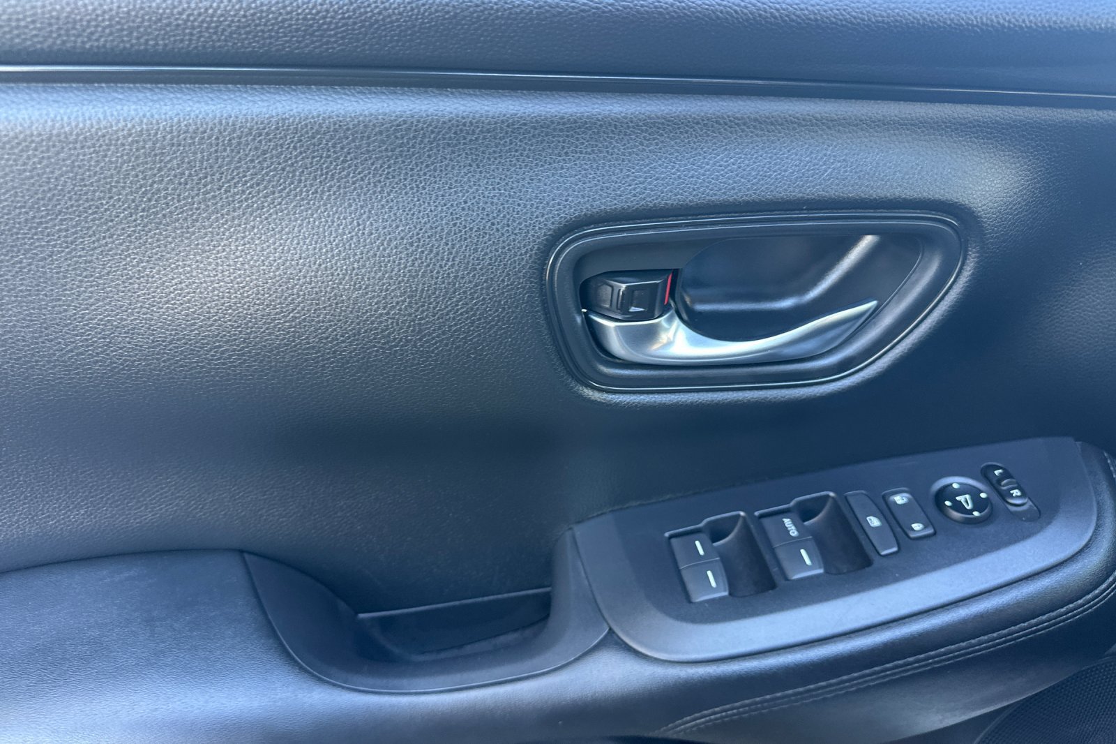 Certified 2025 Honda HR-V LX image 11