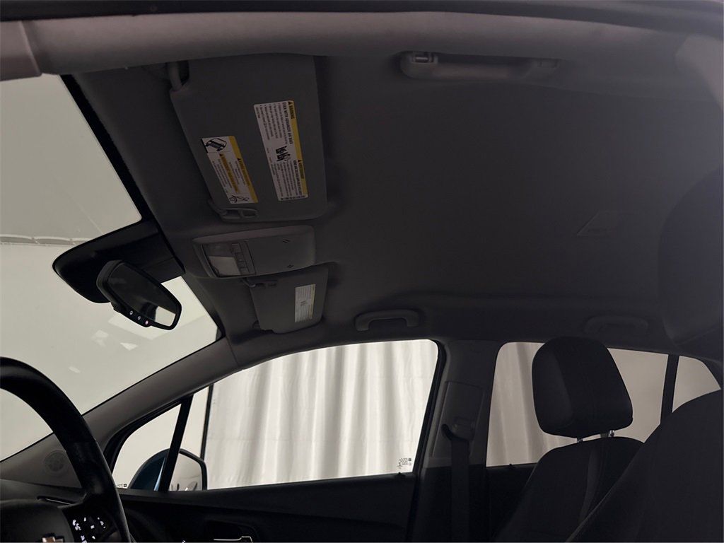 Used 2020 Chevrolet Trax LT w/ LT Convenience Package image 12