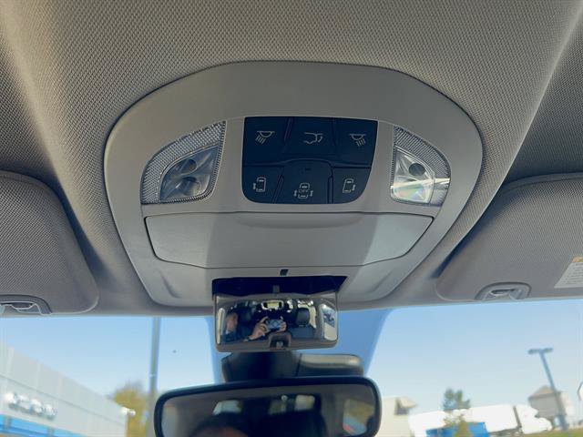 Used 2023 Chrysler Pacifica Touring-L FWD image 32