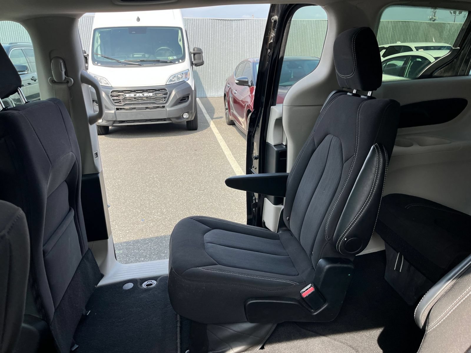 Used 2024 Chrysler Voyager LX FWD image 41
