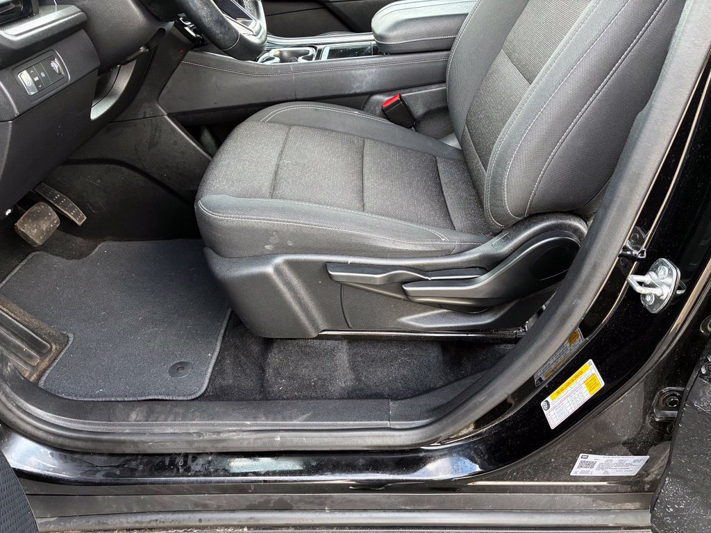 Used 2024 Chevrolet Traverse LS w/ Midnight/Sport Edition FWD image 9