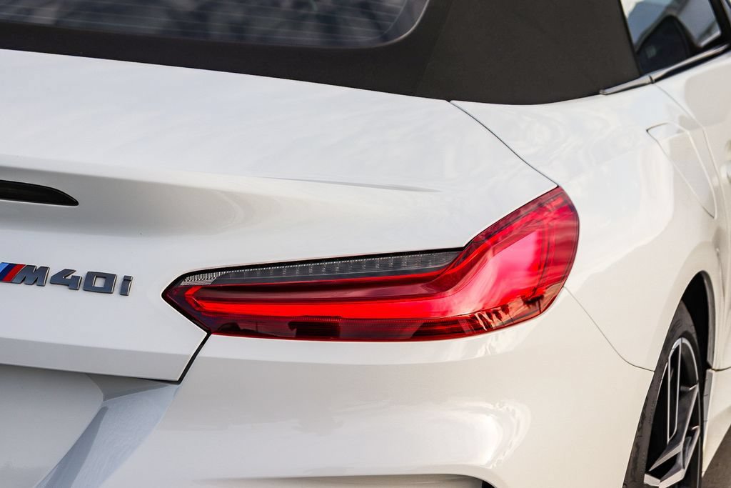 Used 2022 BMW Z4 M40i w/ Premium Package RWD image 10
