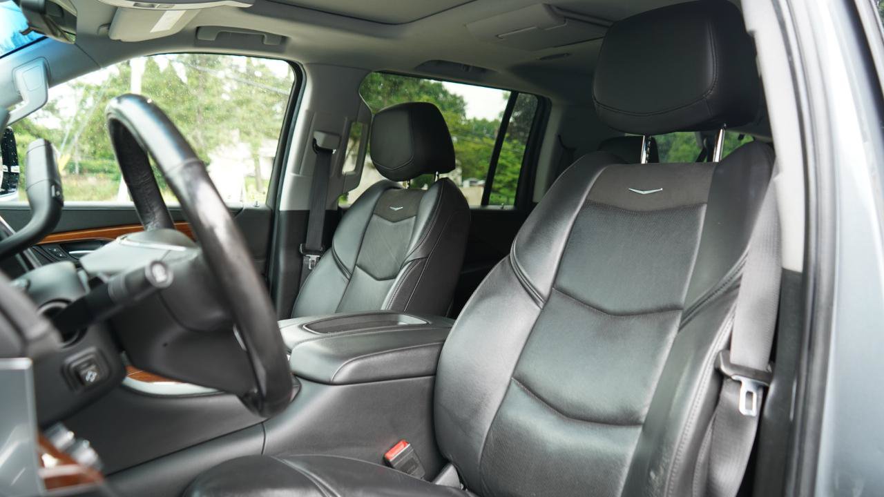 Used 2019 Cadillac Escalade ESV Luxury AWD/4WD image 42
