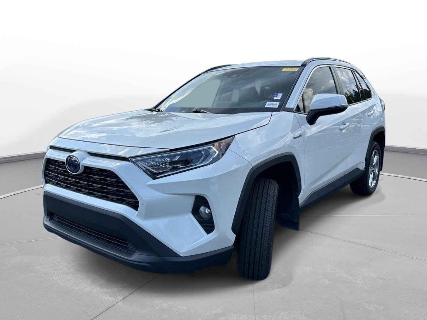 Used 2021 Toyota RAV4 XLE Premium AWD/4WD image 2