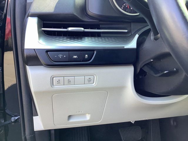 Used 2022 Kia Carnival LX image 15