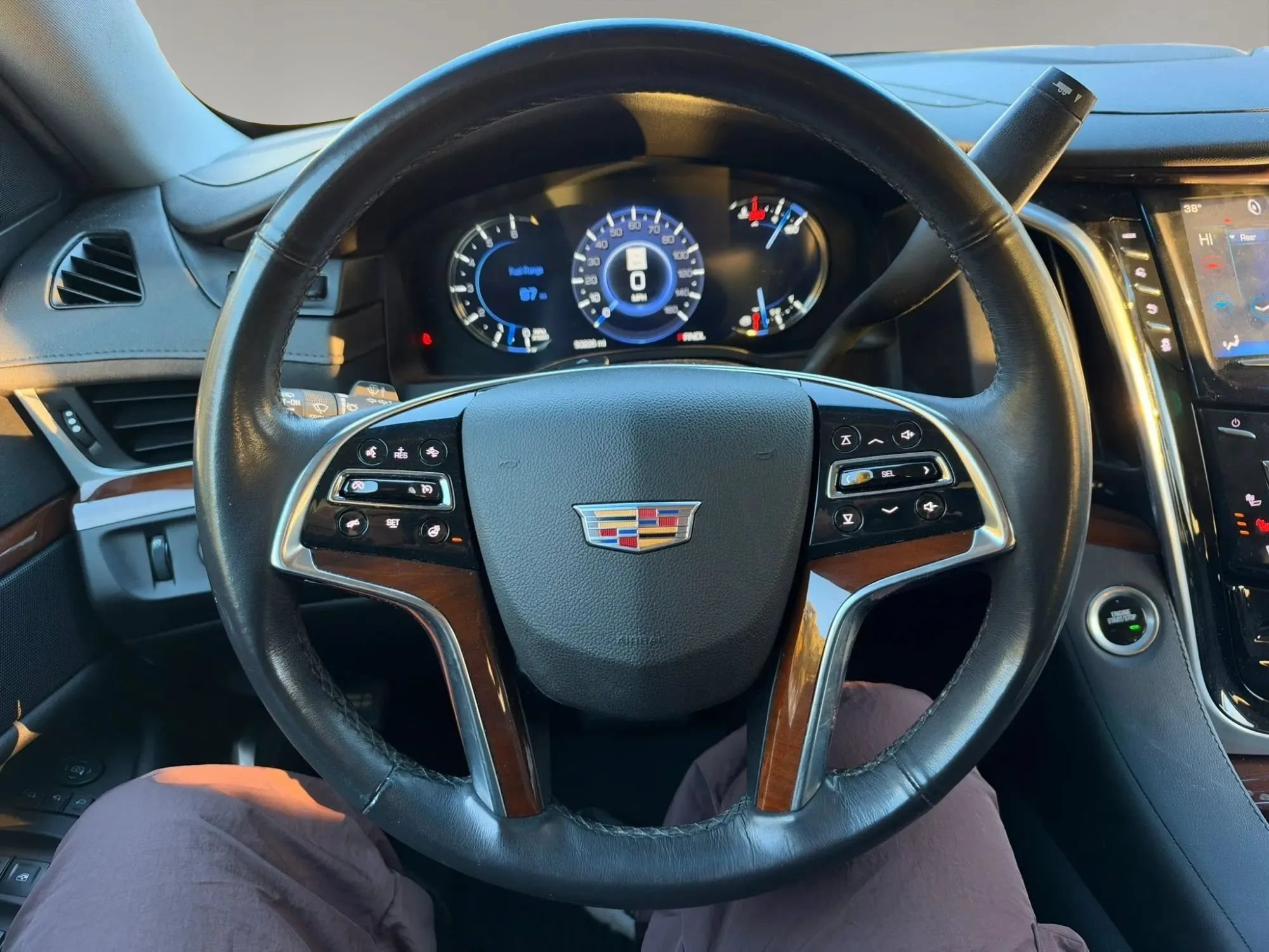 Used 2019 Cadillac Escalade Luxury w/ Escalade Sport Edition AWD/4WD image 12