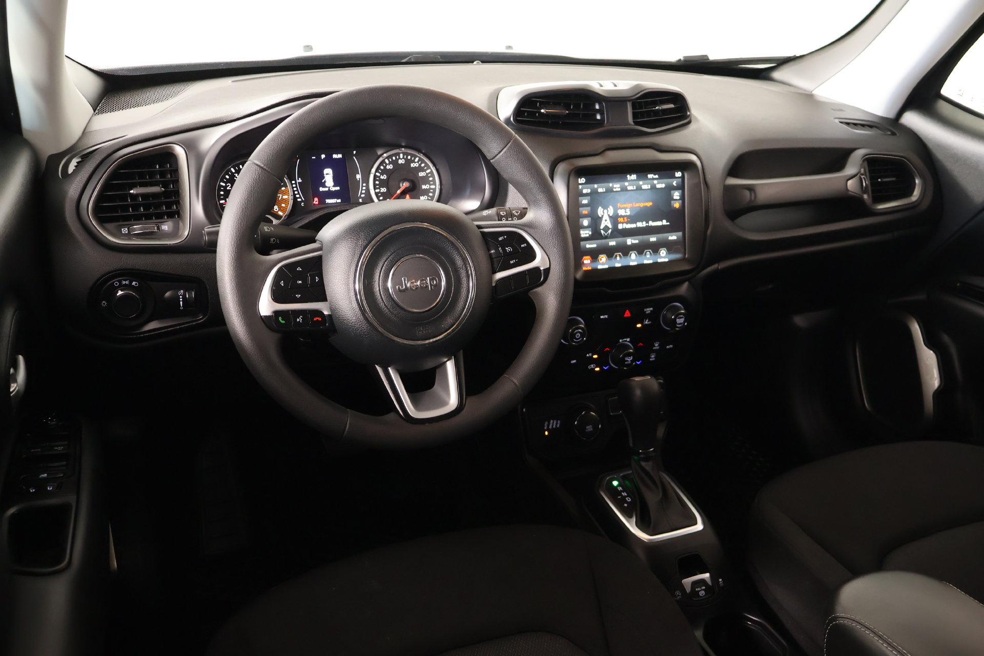 Used 2023 Jeep Renegade Latitude AWD/4WD image 2