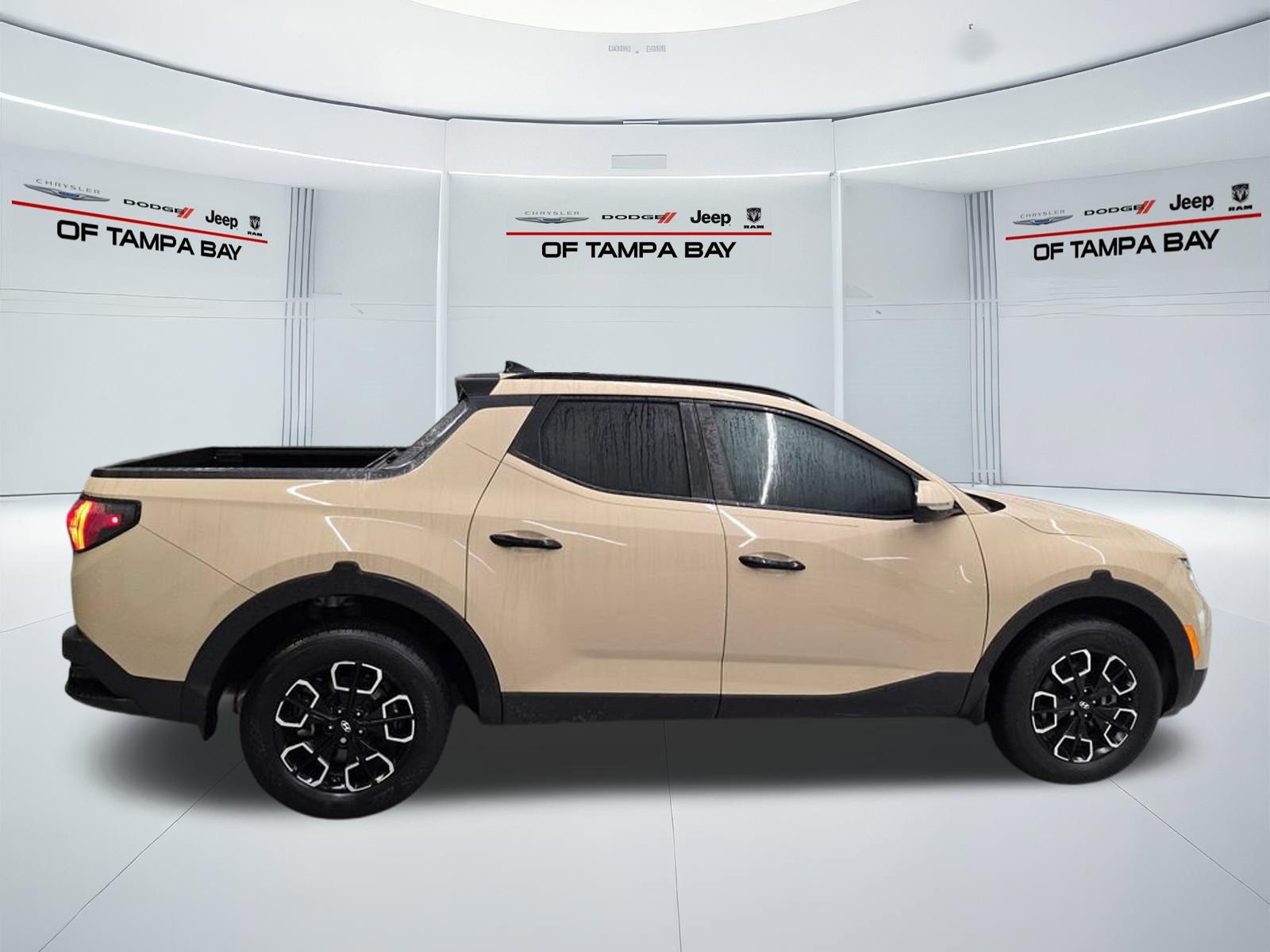 Used 2024 Hyundai Santa Cruz SEL w/ Activity Package FWD image 9