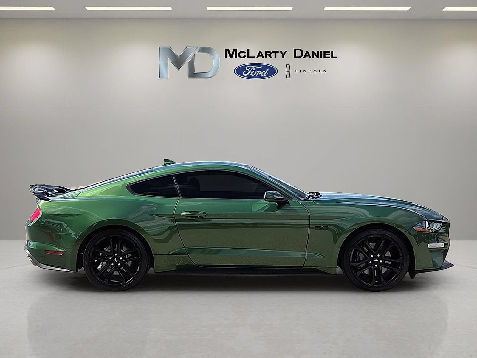 Used 2022 Ford Mustang GT Premium w/ Equipment Group 401A RWD image 6