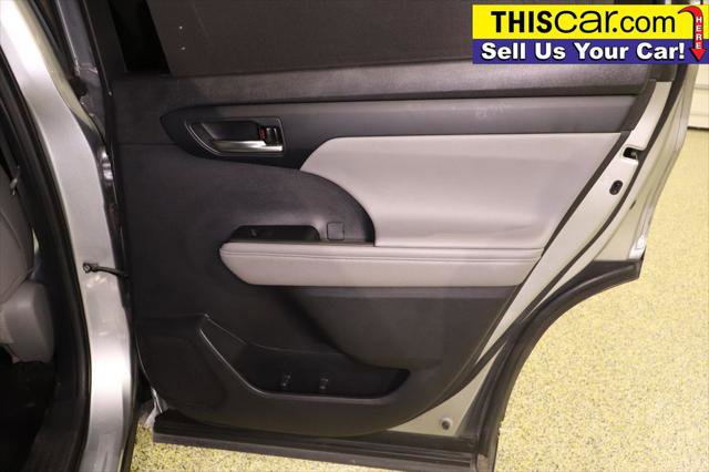 Used 2021 Toyota Highlander XLE image 30