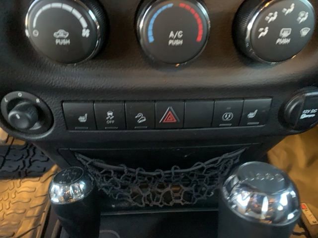 Used 2015 Jeep Wrangler Unlimited Sahara image 21