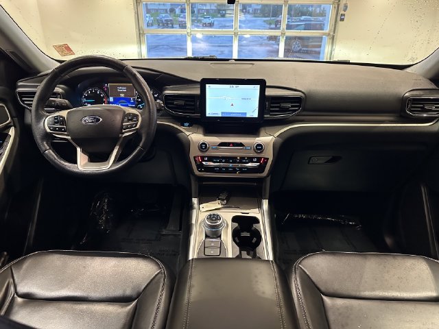 Certified 2021 Ford Explorer XLT w/ Equipment Group 202A AWD/4WD image 9