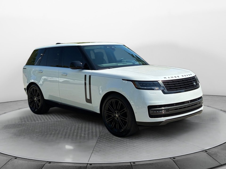 Used 2024 Land Rover Range Rover SE AWD/4WD image 3