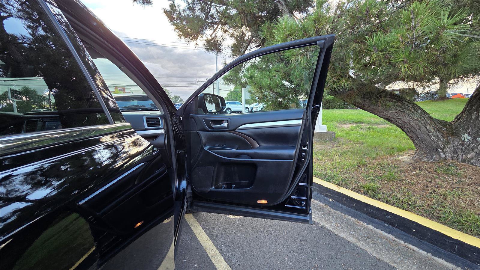 Used 2018 Toyota Highlander XLE AWD/4WD image 76