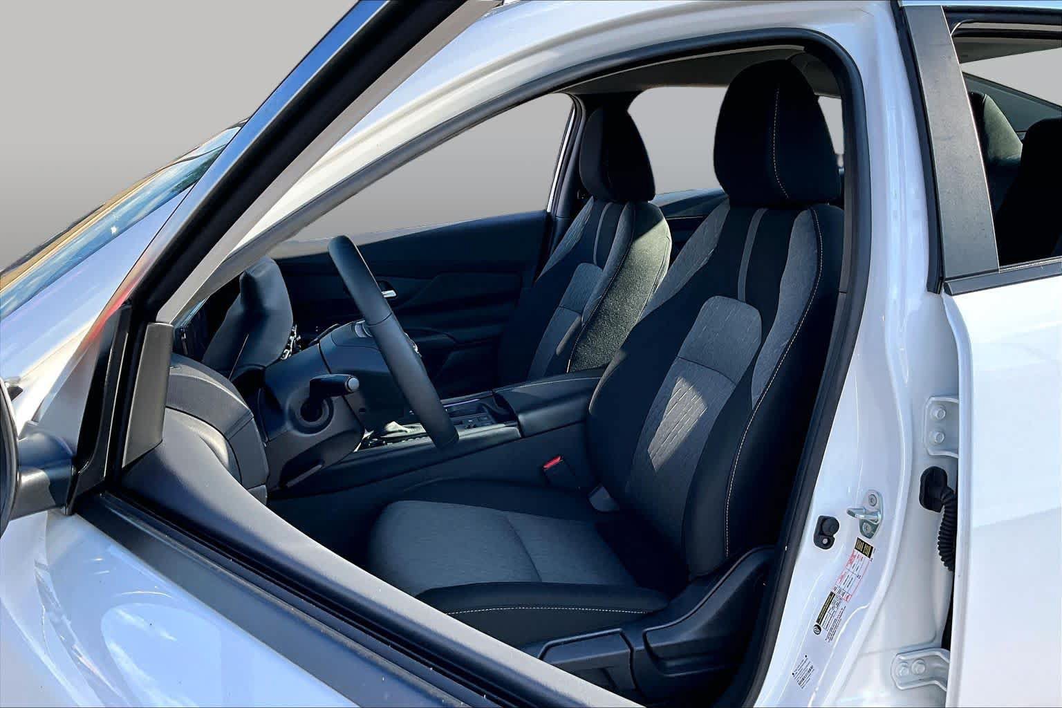 Certified 2026 Nissan Sentra SV w/ SV Convenience Package FWD image 8