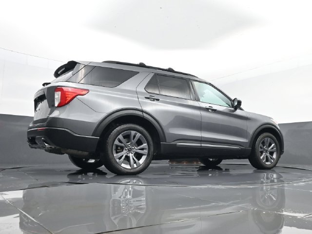 Used 2022 Ford Explorer XLT w/ Equipment Group 202A AWD/4WD image 29