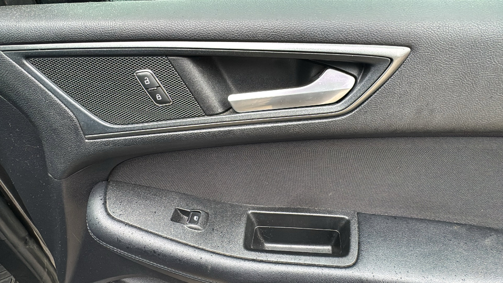 Used 2019 Ford Edge SE image 30