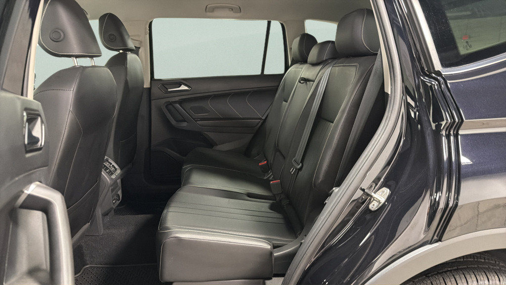 Certified 2024 Volkswagen Tiguan SE AWD/4WD image 31