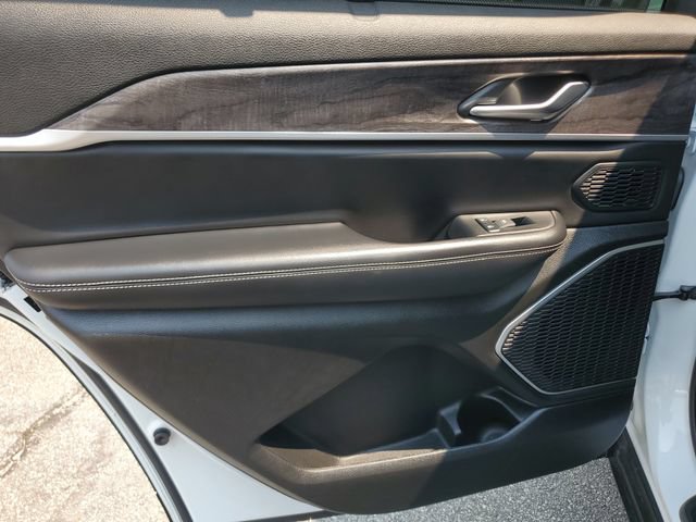 Certified 2025 Jeep Grand Cherokee L Limited w/ Luxury Tech Group II AWD/4WD image 17