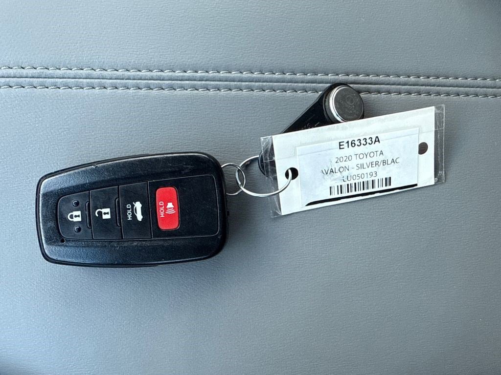 Used 2020 Toyota Avalon XLE image 4