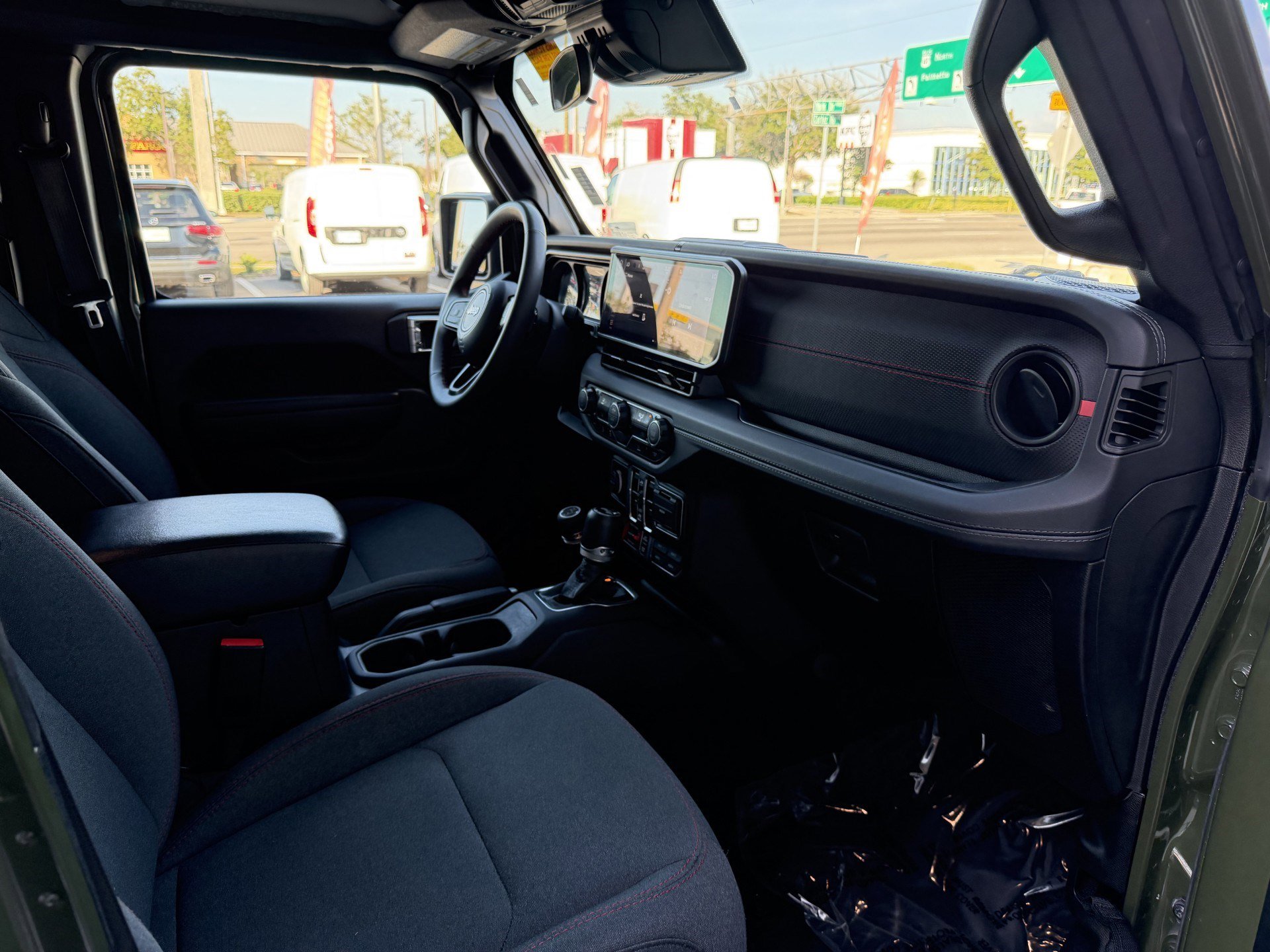 Used 2024 Jeep Wrangler Unlimited Rubicon image 23