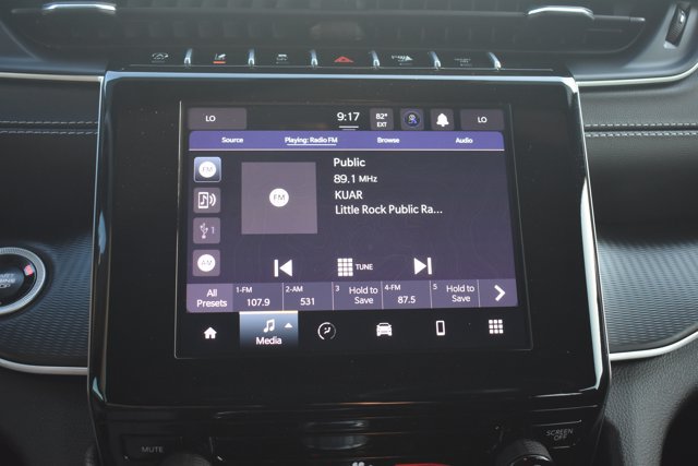 Used 2025 Jeep Grand Cherokee Laredo RWD image 26