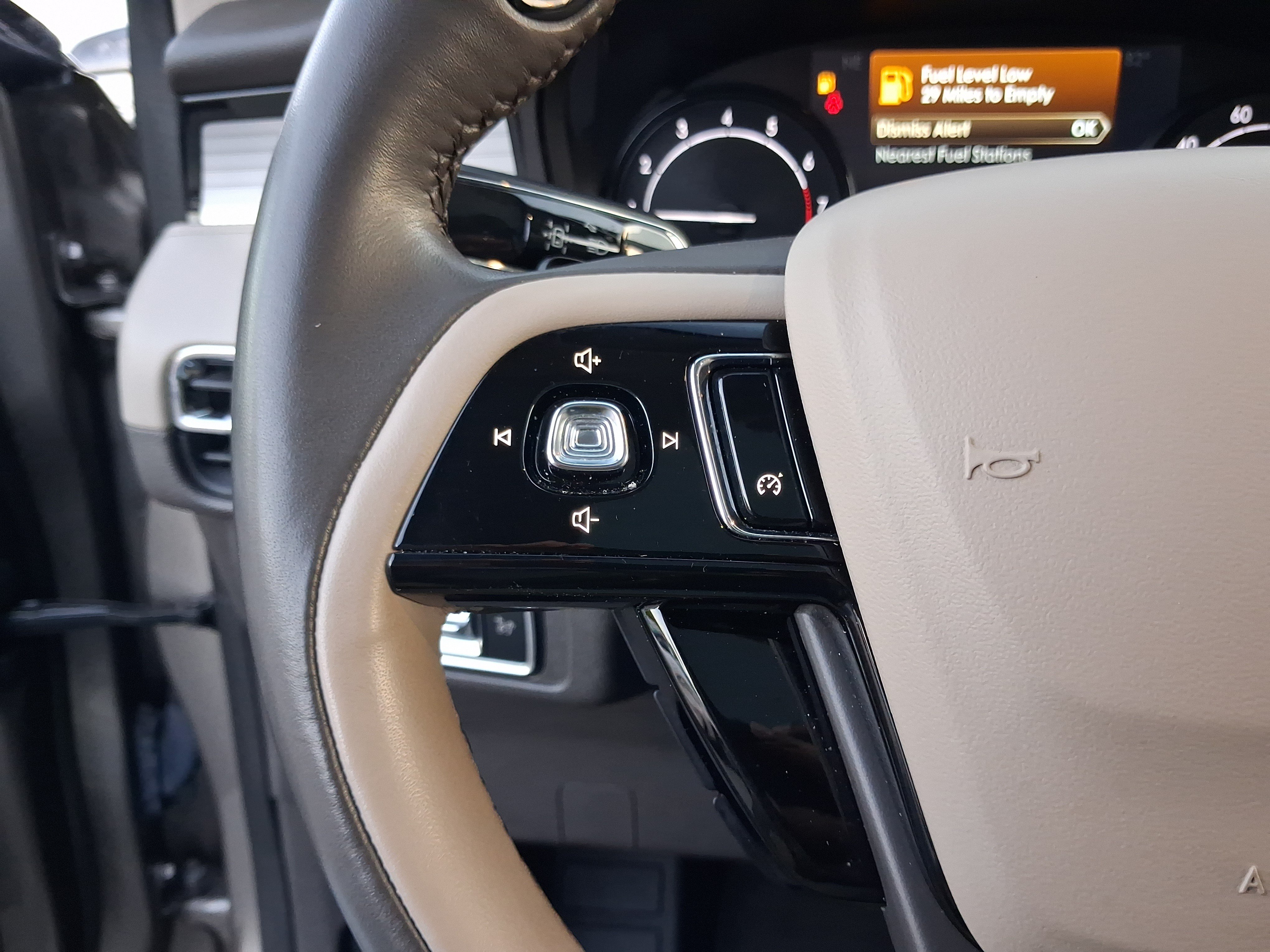 Certified 2021 Lincoln Corsair FWD w/ Premium Package image 18