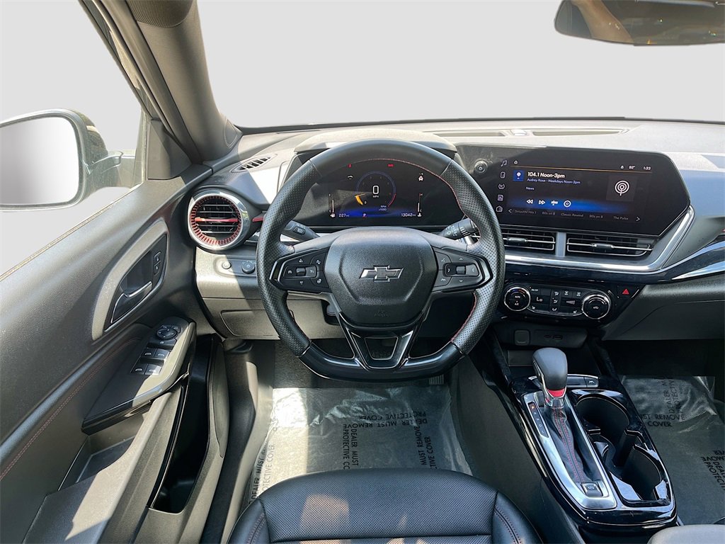 Used 2025 Chevrolet Trax RS w/ Driver Confidence Package image 21